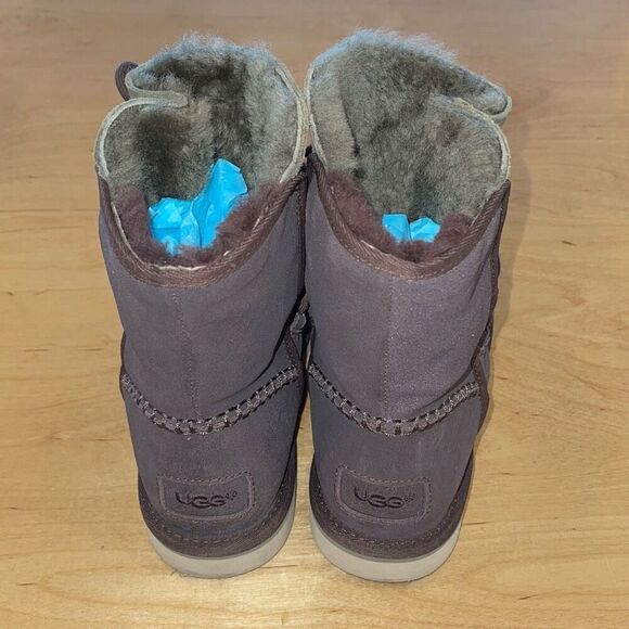 UGG AUSTRALIA LODGE CHOCOLATE/OLIVE GREEN SHEEPSKIN SUEDE BOOTS‎ SIZE 5 US - Picture 3 of 8